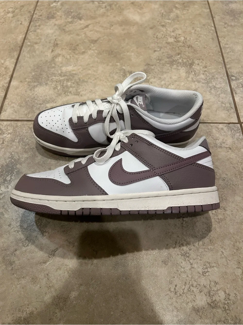 Nike Kids Low-Top Sneakers in White and Mauve